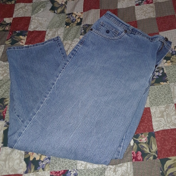 Gloria Vanderbilt jeans - Picture 2 of 3